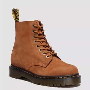NIB Dr. Martens Tan Leather Lace-Up Boots